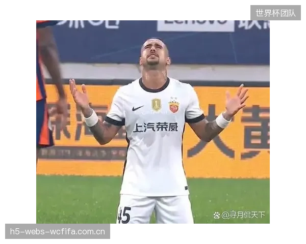 上海海港需在夏窗决定锋线球员刘若钒的未来，其续约问题受关注。